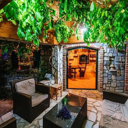 Casa de Férias Beautiful With Private Pool, Garden With Relax Area, Taverne