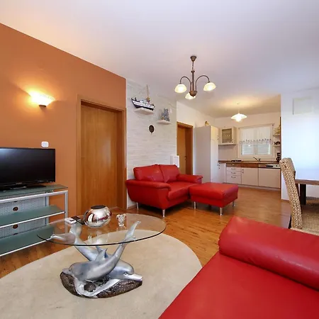 Beautiful With Private Pool, Garden With Relax Area, Taverne Maslenica