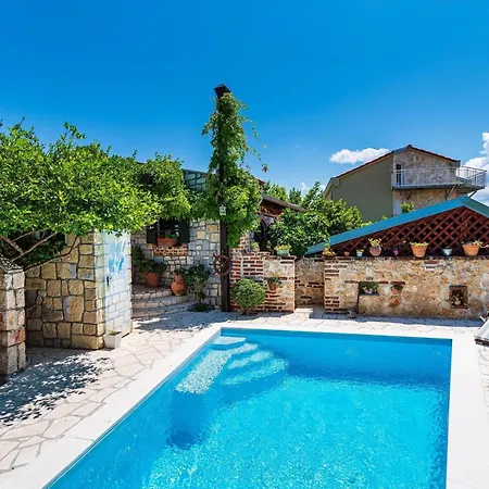 Beautiful With Private Pool, Garden With Relax Area, Taverne *