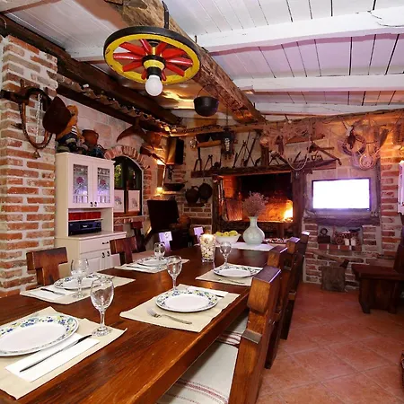 Beautiful With Private Pool, Garden With Relax Area, Taverne Casa de Férias *