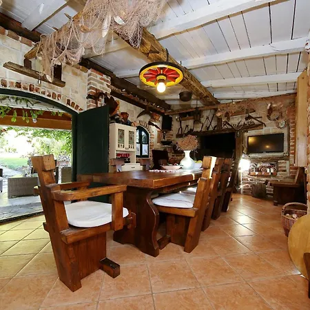 Beautiful With Private Pool, Garden With Relax Area, Taverne Maslenica