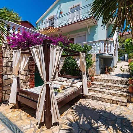 Casa de Férias Beautiful With Private Pool, Garden With Relax Area, Taverne