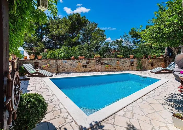 With Sea Views & Pool Масленица