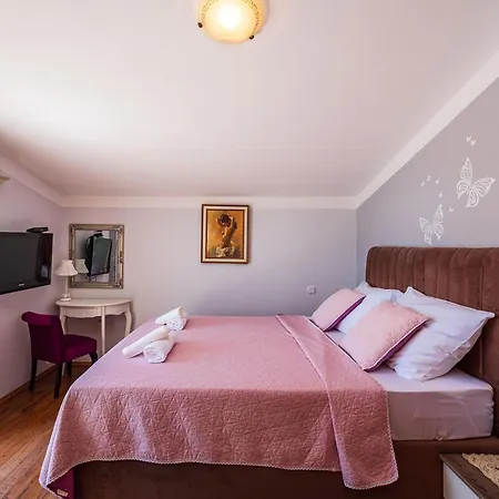 بيت للعطل With Sea Views & Pool