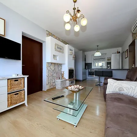 بيت للعطل With Sea Views & Pool ماسلينتسا