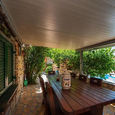 Дом отдыха Beautiful With Private Pool, Garden With Relax Area, Taverne *