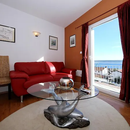 With Sea Views & Pool بيت للعطل *