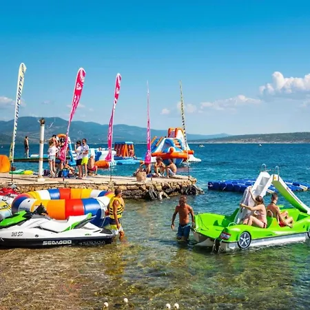 Beautiful With Private Pool, Garden With Relax Area, Taverne Масленица