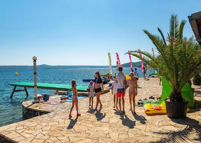 With Sea Views & Pool Дом отдыха